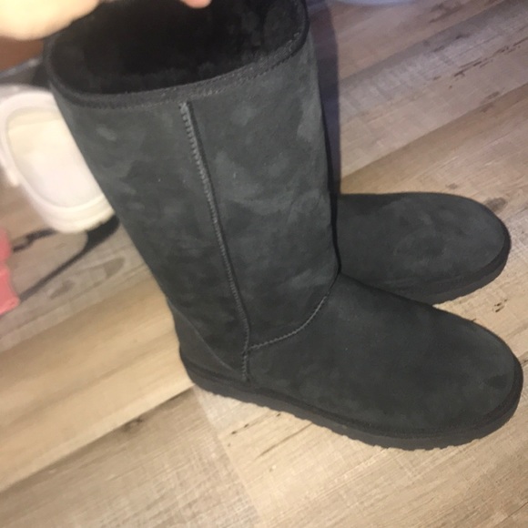 Uggs - Picture 3 of 5